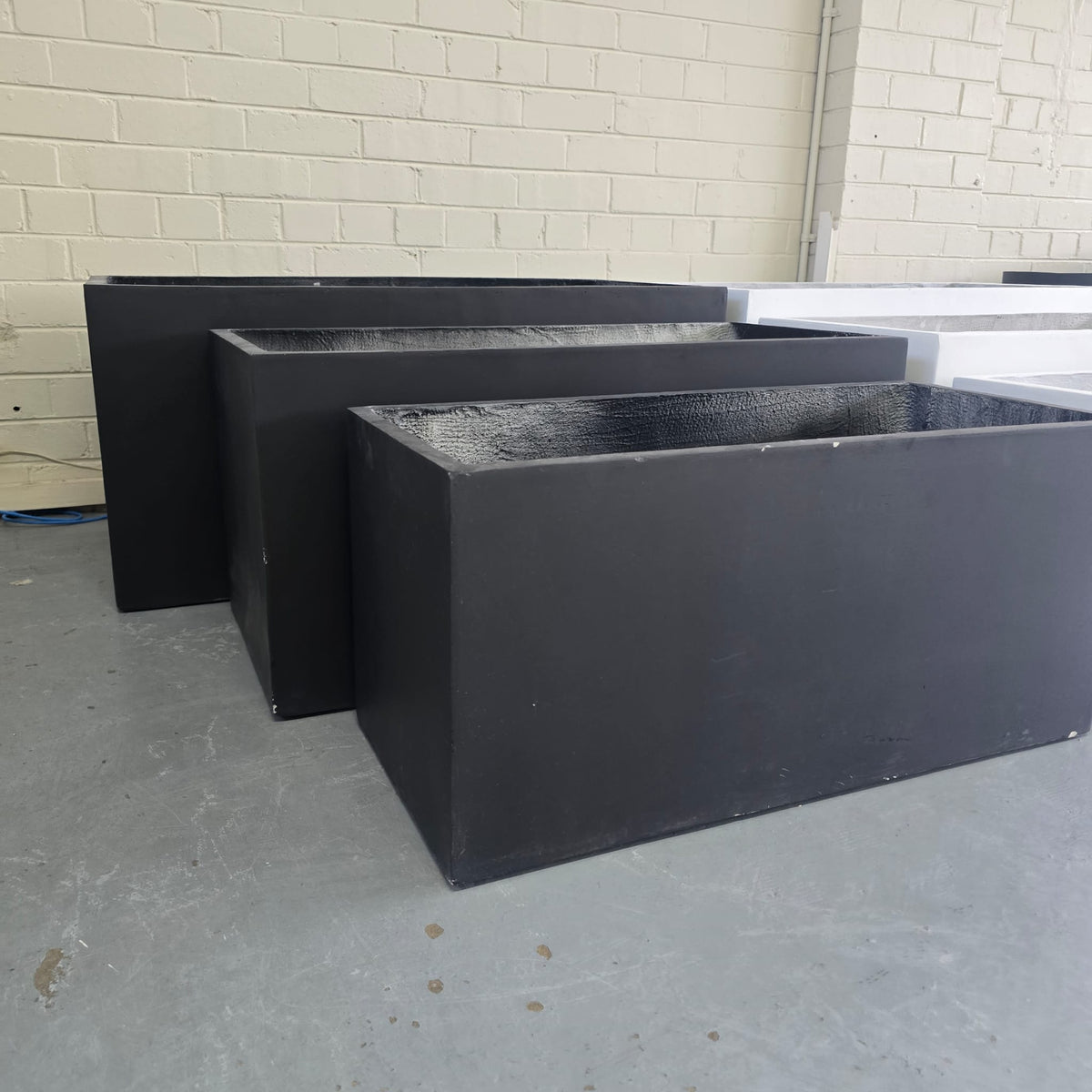 Tuscan Trough Black