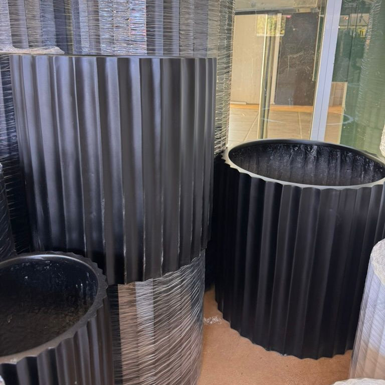 Cedar Ribbed Cylinder Pot Black